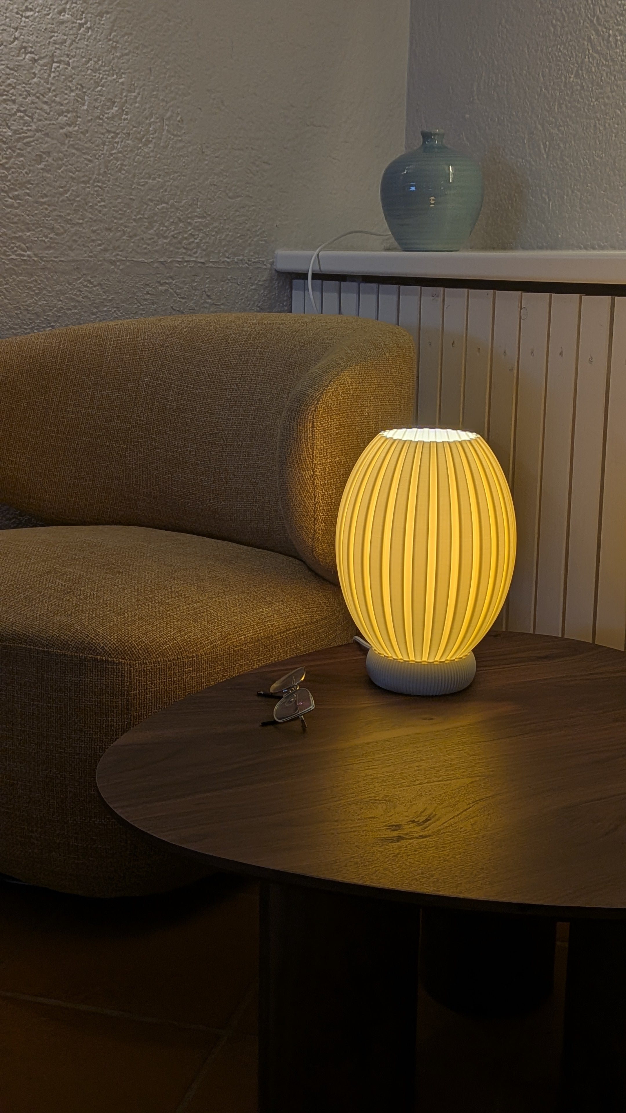 Glune Grand table lamp lifestyle photo, warm home lighting