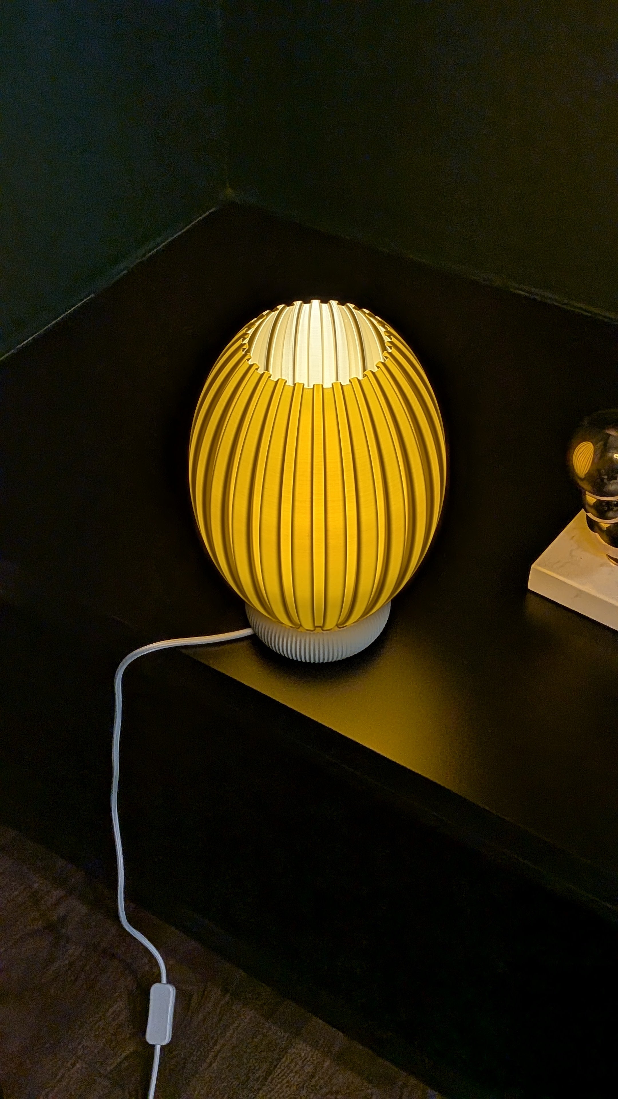 Glune Grand table lamp glowing at night, warm atmosphere