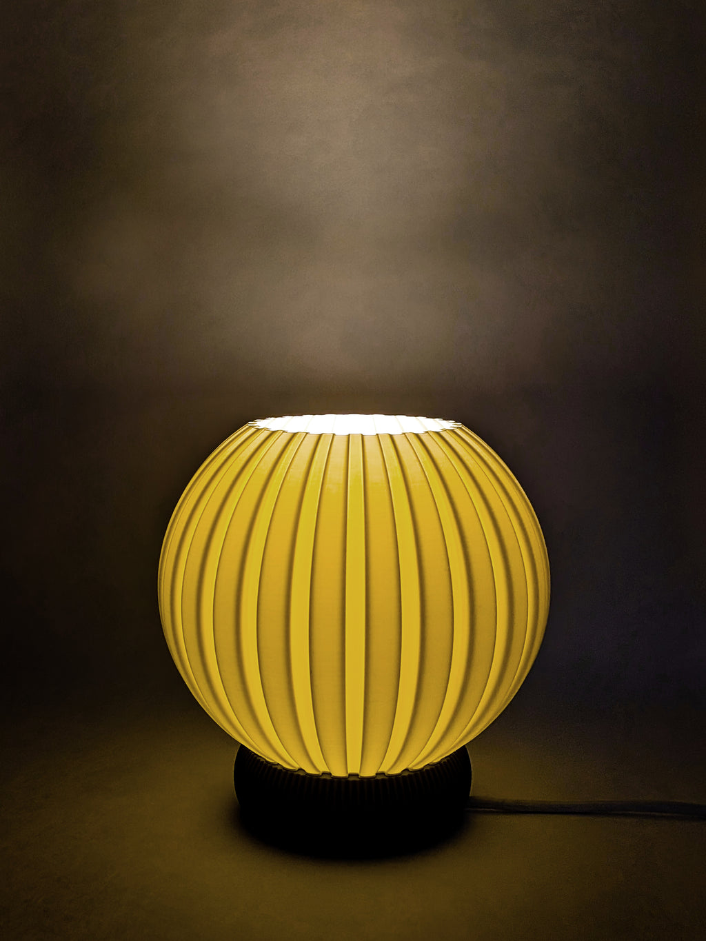 Glune table lamp studio photo, small design lamp