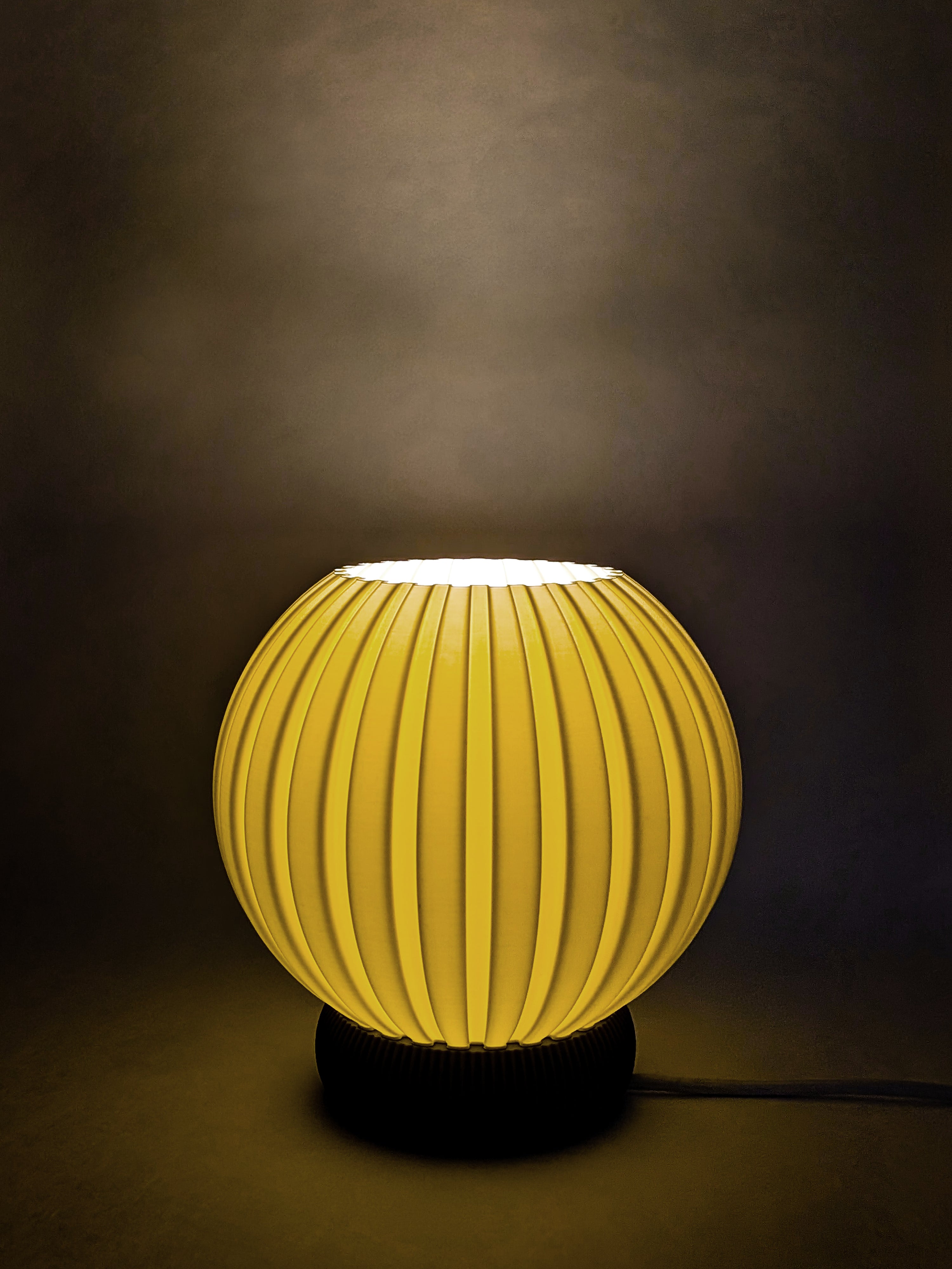 Glune table lamp studio photo, small design lamp