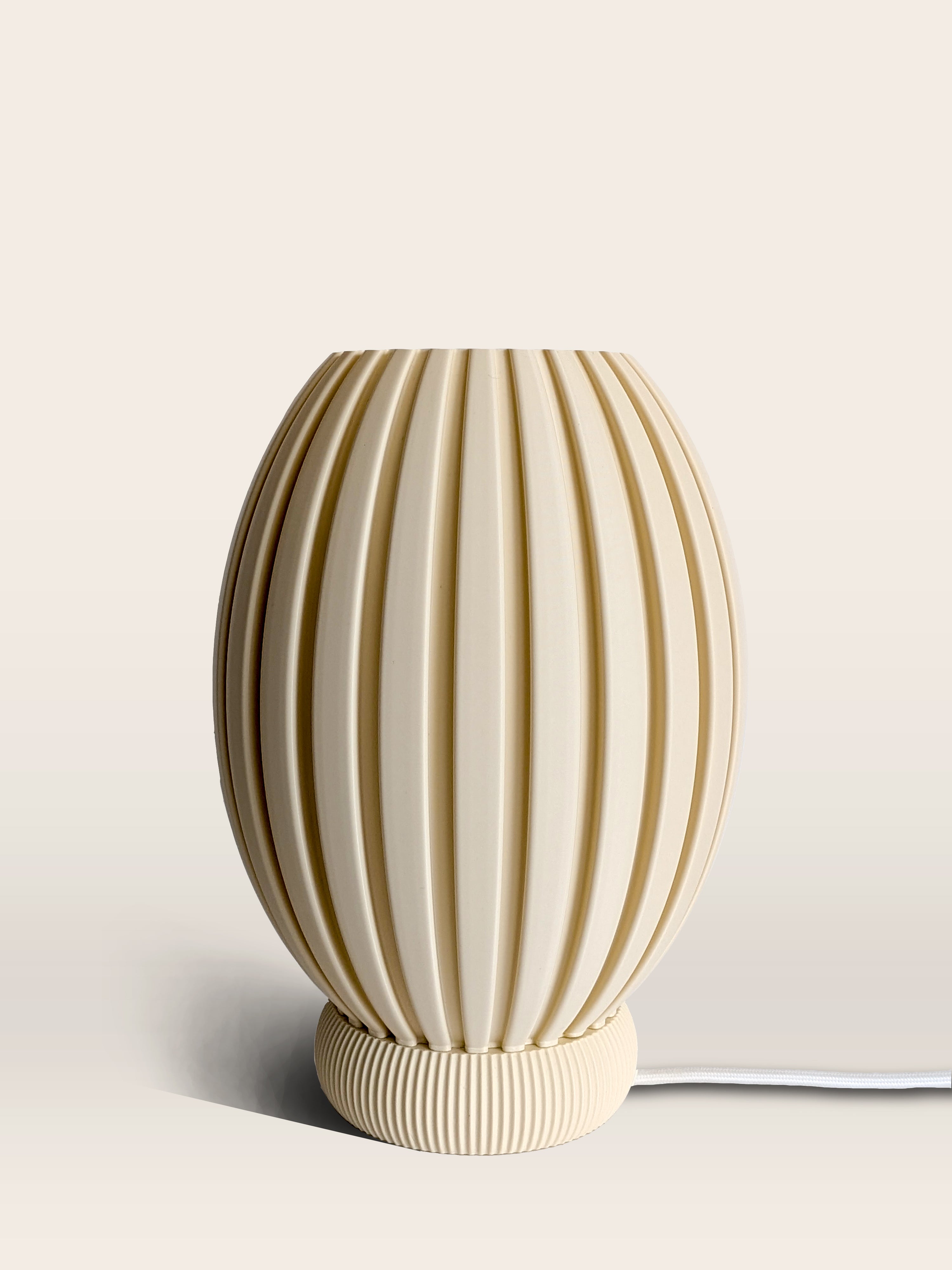 Glune Grand table lamp in Vanille, warm cream finish